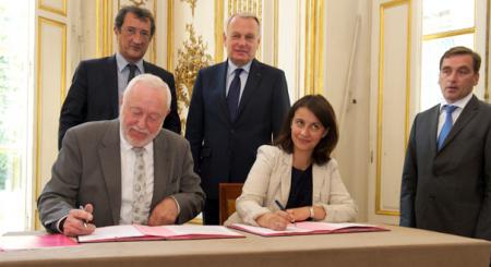 Signature du Pacte © Yves MALENFER/MATIGNON